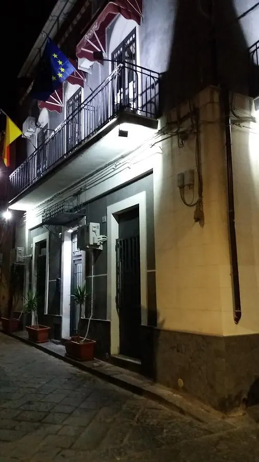 *** לינה וארוחת בוקר קטאניה I Cappuccini Rooms איטליה